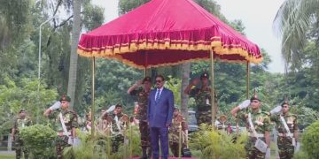 বঙ্গভবন ছাড়লেন ভারপ্রাপ্ত রাষ্ট্রপতি হাফিজ উদ্দিন আহমদ