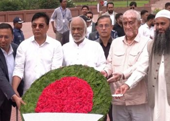 জাতীয় স্মৃতিসৌধে নতুন মন্ত্রী-প্রতিমন্ত্রীদের শ্রদ্ধা