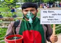 মাস্টার্স পাশ যুবকের মুখে অক্সিজেন মাস্ক, হাতে চারা গাছ নিয়ে রাস্তায় রাস্তায় পরিবেশ আন্দোলন!