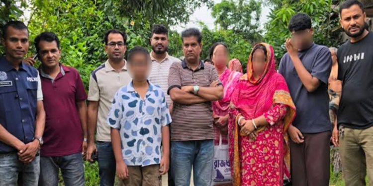 অবশেষে সপরিবারে আত্মগোপনে থাকা পিন্টুদাস পরিবারসহ উদ্ধার