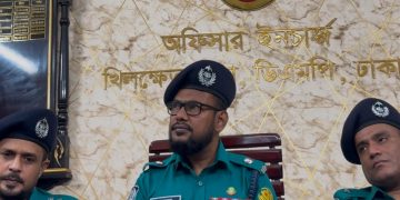 ৩০০ ফিটে ভুয়া ‘র‍্যাব’ সেজে ছিনতাই, ডামি পিস্তলসহ গ্রেফতার- ৩