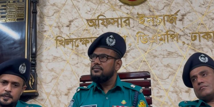 ৩০০ ফিটে ভুয়া ‘র্যাব’ সেজে ছিনতাই, ডামি পিস্তলসহ গ্রেফতার- ৩