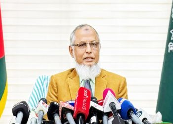 ইউপি নির্বাচনের রোডম্যাপ নিয়ে পিছু হটল ইসি