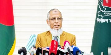 ইউপি নির্বাচনের রোডম্যাপ নিয়ে পিছু হটল ইসি