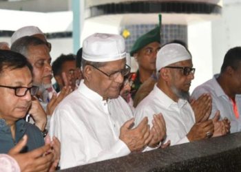 শাহজালাল (রহ.)-এর মাজার জিয়ারত করলেন রাষ্ট্রপতি মির্জা ফখরুল ইসলাম আলমগীর