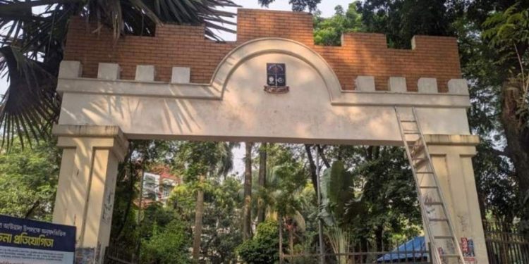 মুছে ফেলা হলো ওসমান হাদির নাম আবারও পুরোনো নামফলক ফিরিয়ে আনার উদ্যোগ