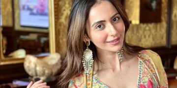 অভিনেত্রী রাকুলপ্রীত সিংহের ভিডিও ফাঁস, মুহূর্তেই ভাইরাল!