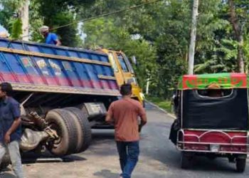 সকালে হাঁটতে বেরিয়ে ট্রাকচাপায় ২ নারী নিহত