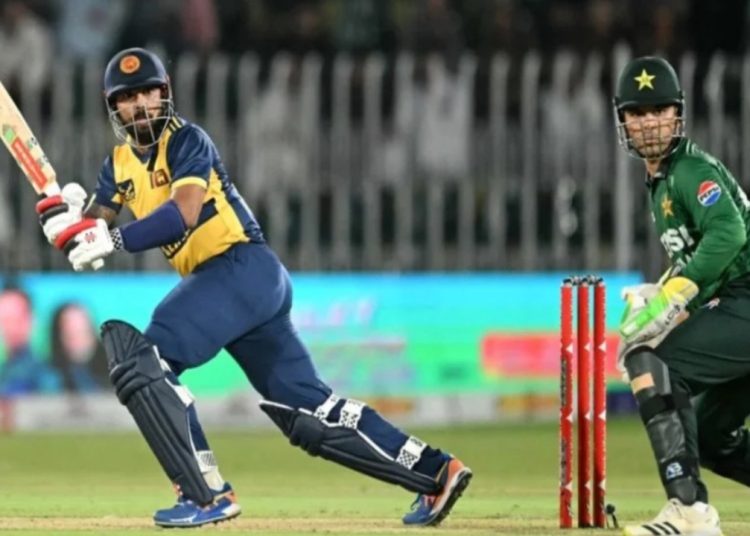 কুশাল মেন্ডিসের রেকর্ড গড়া ইনিংসে পাকিস্তানকে হারাল শ্রীলঙ্কা