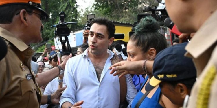 ভারত ছাড়ার আদেশের বিরুদ্ধে আদালতে যাবেন ইমরান খান