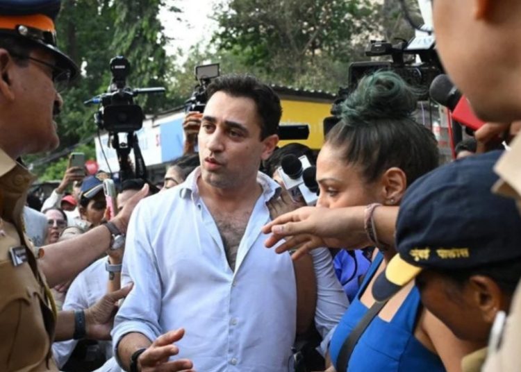 ভারত ছাড়ার আদেশের বিরুদ্ধে আদালতে যাবেন ইমরান খান