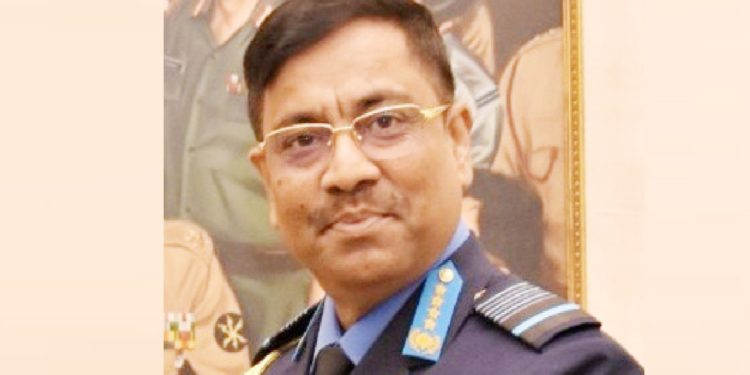 বিমানবাহিনীর সাবেক প্রধান আব্দুল হান্নান কাতারে গ্রেপ্তার
