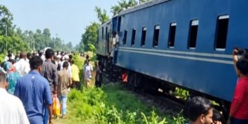 কর্ণফুলী ট্রেনের বগি লাইনচ্যুত, চট্টগ্রাম থেকে ঢাকামুখী রেল যোগাযোগ বন্ধ