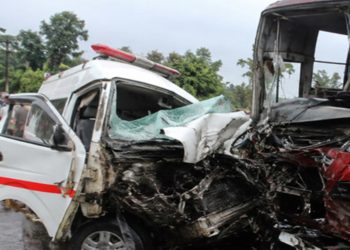 বাস-অ্যাম্বুলেন্সের মুখোমুখি সংঘর্ষে ফরিদপুরে নিহত- ৩
