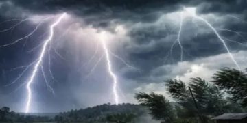 পাবনায় বজ্রপাতে একই গ্রামের ৬ জনের মৃত্যু